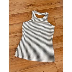 Cutout sleeveless top - Suzy Shier - Small